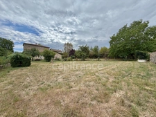 MAISON EN PIERRE DE 150 M2, 4 CHAMBRES, TERRAIN DE 2 000 M2 + 9 383 M2 EN FERMAGE, COMBLES AMÉNAGEABLES DE 75 M2, PUITS, GARAGE DE 40 M2, FIBRE OPTIQUE, CAVES, GROS TRAVAUX À PRÉVOIR