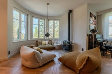 Fully renovated 255 m² bourgeois house, enclosed and wooded grounds of 4,303 m² (with space for a swimming pool), 3 garages, terrace, jacuzzi