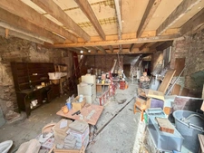 IMMEUBLE DE RAPPORT DE 316 M2, À RÉNOVER, COMMERCE LOUÉ 300€/MOIS, DÉPENDANCES DE 130 M2, POSSIBILITÉ DE RÉALISER PLUSIEURS APPARTEMENTS