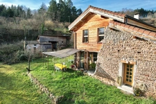 MAISON DE 220 M2, RÉNOVÉE EN 2014, TERRAIN DE 6 HA, 4 CHAMBRES, SALLE DE JEUX, 3 PUITS, ÉTANG, ASSAINISSEMENT AUX NORMES À VENIR, POMPE À CHALEUR DE 2016 AVEC CHAUFFAGE AU SOL, FIBRE OPTIQUE