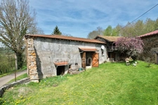 MAISON MITOYENNE ENTIÈREMENT À RÉNOVER DE 115 M2, TERRAIN DE 2 673 M2, 3 CHAMBRES, 220 M2 DE DÉPENDANCES, GROS TRAVAUX À PRÉVOIR, SOURCE, TF 241€