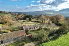 MAISON PLAIN-PIED DE 135 M2, TERRAIN ARBORÉ DE 5 675 M2, 4 CHAMBRES, DÉPENDANCES, VUE DÉGAGÉE, FIBRE, TF 547€, PUITS, MARE, FOUR À PAIN