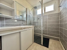 MAISON MITOYENNE 115 M2, TERRAIN CLOS DE 588 M2, 3 CHAMBRES DONT UNE AVEC DRESSING, BUREAU, TERRASSE DE 30 M2, TERRASSE COUVERTE DE 50 M2, CAR PORT, FIBRE, POMPE À CHALEUR, CHARPENTE/COUVERTURE OK