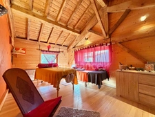MAISON DE 220 M2, RÉNOVÉE EN 2014, TERRAIN DE 6 HA, 4 CHAMBRES, SALLE DE JEUX, 3 PUITS, ÉTANG, ASSAINISSEMENT AUX NORMES À VENIR, POMPE À CHALEUR DE 2016 AVEC CHAUFFAGE AU SOL, FIBRE OPTIQUE