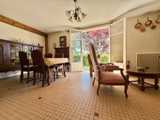 MAISON MITOYENNE DE 92 M2, TERRAIN DE 785 M2, 3 CHAMBRES, GARAGE DE 26 M2, SOURCE, CAVE, TRAVAUX À PRÉVOIR