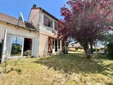 MAISON MITOYENNE DE 92 M2, TERRAIN DE 785 M2, 3 CHAMBRES, GARAGE DE 26 M2, SOURCE, CAVE, TRAVAUX À PRÉVOIR