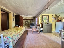 MAISON MITOYENNE DE 78 M2, TERRAIN CLOS DE 950 M2, 3 CHAMBRES, FOUR À PAIN, 260 M2 DE DÉPENDANCES, BALCON FORÉZIEN, DOUBLE VITRAGE BOIS