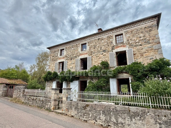 MAISON EN PIERRE DE 150 M2, 4 CHAMBRES, TERRAIN DE 2 000 M2 + 9 383 M2 EN FERMAGE, COMBLES AMÉNAGEABLES DE 75 M2, PUITS, GARAGE DE 40 M2, FIBRE OPTIQUE, CAVES, GROS TRAVAUX À PRÉVOIR
