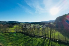 MAISON 70 M2, 2 CHAMBRES, TERRAIN CLOS ET ARBORÉ DE 1 425 M2, VUE DÉGAGÉE, CALME, DOUBLE GARAGE, CAVE, DOUBLE VITRAGE PVC, CHARPENTE/COUERTURE OK, TF 328€