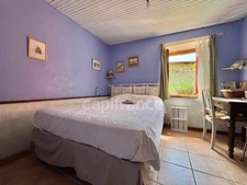 MAISON MITOYENNE DE 78 M2, TERRAIN CLOS DE 950 M2, 3 CHAMBRES, FOUR À PAIN, 260 M2 DE DÉPENDANCES, BALCON FORÉZIEN, DOUBLE VITRAGE BOIS