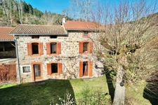 MAISON EN PIERRE DE 140 M2 ENTIÈREMENT À RÉNOVER, TERRAIN DE 8180 M2, 4 CHAMBRES, 155 M2 DE DÉPENDANCES, FOUR À PAIN, SOURCE, COUVERTURE DE 2019 POUR L'HABITATION, FAÇADE DE 2012, CAVE VOÛTÉE