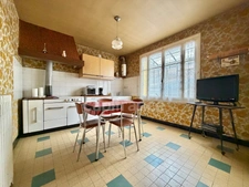 MAISON DE 75 M2 À RÉNOVER, TERRAIN CLOS DE 422 M2, 2 CHAMBRES, TOITURE DE 2024, GARAGE, TOUT-À-L'ÉGOUT