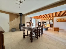 MAISON 100 M2, 2095 M2 DE TERRAIN DONT 1685 M2 À BATIR, 2 CHAMBRES, 1 BUREAU, DÉPENDANCES DE 45 M2, CHARPENTE/COUVERTURE OK, TOUT-À-L'ÉGOUT, DOUBLE VITRAGE PVC ET BOIS, TF 498€