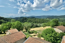 MAISON MITOYENNE DE 78 M2, TERRAIN CLOS DE 950 M2, 3 CHAMBRES, FOUR À PAIN, 260 M2 DE DÉPENDANCES, BALCON FORÉZIEN, DOUBLE VITRAGE BOIS