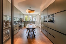 Fully renovated 255 m² bourgeois house, enclosed and wooded grounds of 4,303 m² (with space for a swimming pool), 3 garages, terrace, jacuzzi