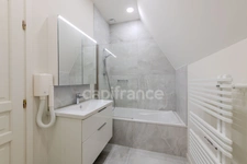 Fully renovated 255 m² bourgeois house, enclosed and wooded grounds of 4,303 m² (with space for a swimming pool), 3 garages, terrace, jacuzzi