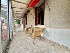 MAISON À RÉNOVER DE 75 M2, 2 CHAMBRES, TERRAIN DE 4 500 M2, FIBRE OPTIQUE, GARAGE DE 35 M2, DÉPÔT DE 65 M2, VÉRANDA, 2 PUITS