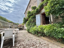 MAISON EN PIERRE DE 150 M2, 4 CHAMBRES, TERRAIN DE 2 000 M2 + 9 383 M2 EN FERMAGE, COMBLES AMÉNAGEABLES DE 75 M2, PUITS, GARAGE DE 40 M2, FIBRE OPTIQUE, CAVES, GROS TRAVAUX À PRÉVOIR