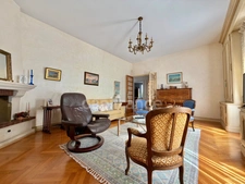 MAISON DE 220 M2, TERRAIN CLOS DE 909 M2, 7 CHAMBRES, FIBRE OPTIQUE, TERRASSE, GARAGE 135 M2, DÉPÔT DE 82 M2