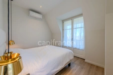 Fully renovated 255 m² bourgeois house, enclosed and wooded grounds of 4,303 m² (with space for a swimming pool), 3 garages, terrace, jacuzzi
