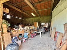 MAISON MITOYENNE ENTIÈREMENT À RÉNOVER DE 115 M2, TERRAIN DE 2 673 M2, 3 CHAMBRES, 220 M2 DE DÉPENDANCES, GROS TRAVAUX À PRÉVOIR, SOURCE, TF 241€