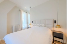 Fully renovated 255 m² bourgeois house, enclosed and wooded grounds of 4,303 m² (with space for a swimming pool), 3 garages, terrace, jacuzzi