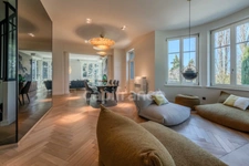 Fully renovated 255 m² bourgeois house, enclosed and wooded grounds of 4,303 m² (with space for a swimming pool), 3 garages, terrace, jacuzzi