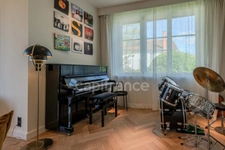 Fully renovated 255 m² bourgeois house, enclosed and wooded grounds of 4,303 m² (with space for a swimming pool), 3 garages, terrace, jacuzzi