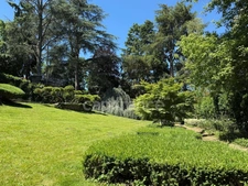 Fully renovated 255 m² bourgeois house, enclosed and wooded grounds of 4,303 m² (with space for a swimming pool), 3 garages, terrace, jacuzzi