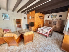 MAISON DE VILLAGE DE 185 M2 À RÉNOVER, 6 CHAMBRES, TERRAIN DÉPORTÉ DE 208 M2, COMBLES AMÉNAGEABLES DE 120 M2, FIBRE OPTIQUE, GARAGE, ATELIER, CAVE VOÛTÉE, TOUT-À-LÉGOUT, TF 182€