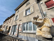 MAISON DE VILLAGE 131 M2, 3 CHAMBRES POSSIBILITÉ D'UNE 4ÈME, DÉPENDANCE, FIBRE, DOUBLE VITRAGE PVC, 2 TERRASSES, CAVE, TOUT-À-L'ÉGOUT