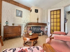 MAISON MITOYENNE DE 92 M2, TERRAIN DE 785 M2, 3 CHAMBRES, GARAGE DE 26 M2, SOURCE, CAVE, TRAVAUX À PRÉVOIR