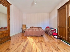 MAISON DE VILLAGE DE 185 M2 À RÉNOVER, 6 CHAMBRES, TERRAIN DÉPORTÉ DE 208 M2, COMBLES AMÉNAGEABLES DE 120 M2, FIBRE OPTIQUE, GARAGE, ATELIER, CAVE VOÛTÉE, TOUT-À-LÉGOUT, TF 182€