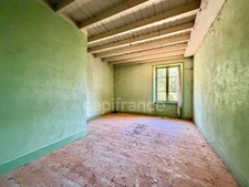 MAISON EN PIERRE MITOYENNE, 142 M2, 235 M2 DE TERRAIN + 2260 M2 DE TERRAIN DÉPORTÉ, ENTIÈREMENT À RÉNOVER, CAVES