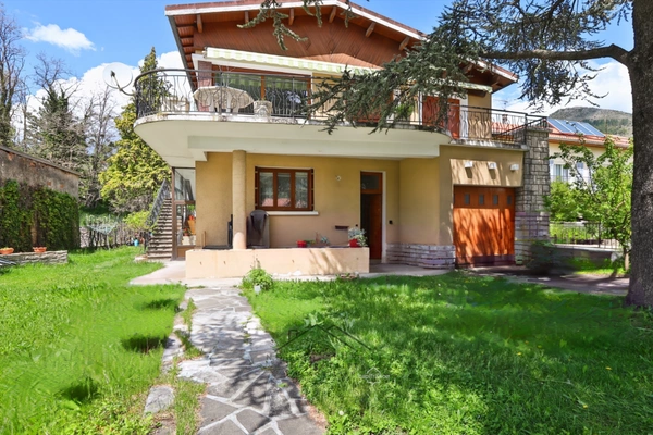 Maison à vendre 8 pièces VEYNES (05)