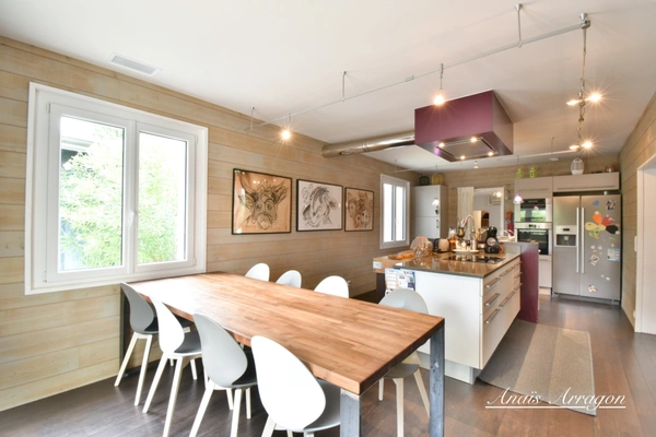 Demeure d’exception de 250 m² avec piscine, tennis et parc arboré à Saint-Sylvestre-sur-Lot(47)