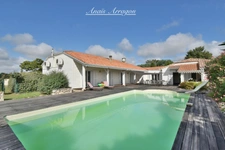 Demeure d’exception de 250 m² avec piscine, tennis et parc arboré à Saint-Sylvestre-sur-Lot(47)