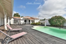 Exceptional 250 m² residence with swimming pool, tennis court and wooded park in Saint-Sylvestre-sur-Lot (47)