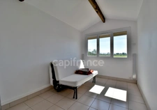 Rare sur le secteur : maison de caractère avec grand parc, autonomie électrique et possibilité 3 chambres, à 1 km de Pézenas.