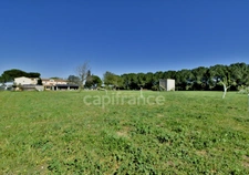 Rare sur le secteur : maison de caractère avec grand parc, autonomie électrique et possibilité 3 chambres, à 1 km de Pézenas.