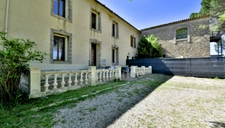 Rare sur le secteur : maison de caractère avec grand parc, autonomie électrique et possibilité 3 chambres, à 1 km de Pézenas.