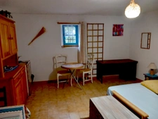 Maison de village avec terrasse tropézienne, vue dégagée et fort potentiel – Castelnau-de-Guers