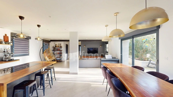 Secteur La Roue- maison individuelle rénovée 7P de 148,96 m² - volumes et perspectives – pergolas et piscine 