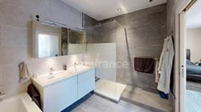 Secteur Quai du Rhône- maison individuelle rénovée 6P de 157,30 m² - confort et volumes - piscine 