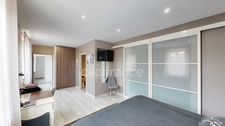 Secteur Quai du Rhône- maison individuelle rénovée 6P de 157,30 m² - confort et volumes - piscine 