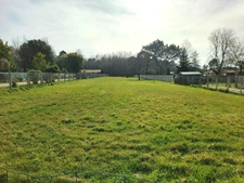 A VENDRE - Terrain de 2 430m2 avec acces direct à la route