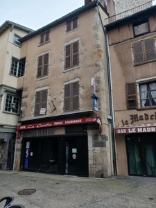 Immeuble de rapport avec local commercial loué THIERS (63)