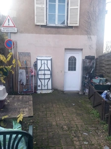 ensemble immobilier à saisir au creux de l'enfer (un T6 habitable, un grand t2 à restaurer, 2 caves , un garage et possibilités supplémentaires