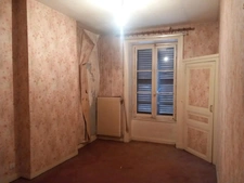 Immeuble de rapport avec local commercial loué THIERS (63)