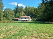 Fermette de caractère avec 3,6 hectares de terrain – Hameau de Sermentizon